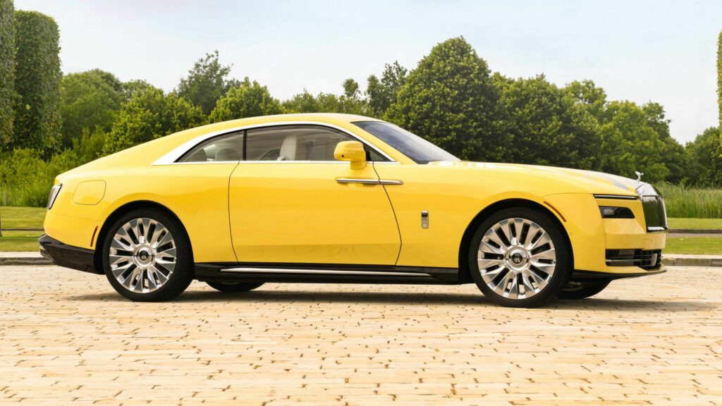 Rolls-Royce Spectre bản đặc biệt Semaphore với màu sơn siêu 