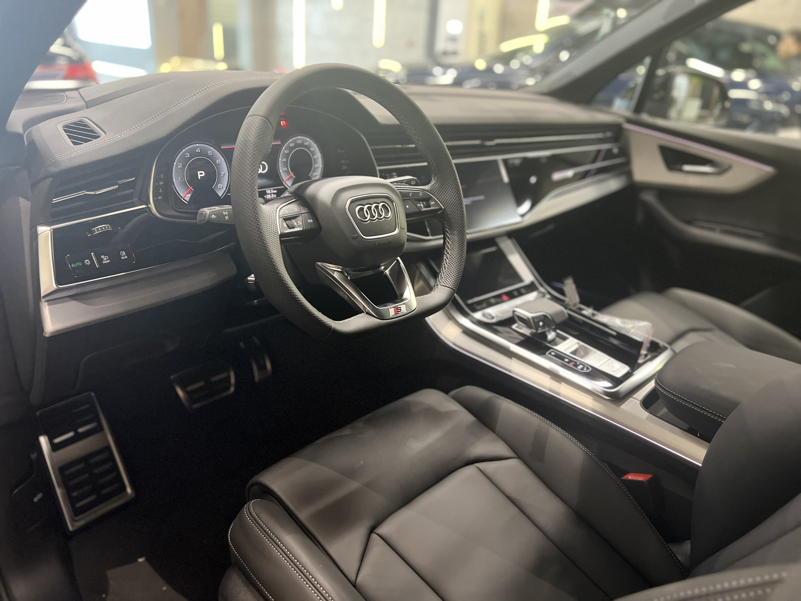 Audi Q7 2024 về đại lý: Thêm tính năng an toàn nhưng máy 'yếu' hơn trước, giá từ 3,4 tỷ đồng- Ảnh 13.