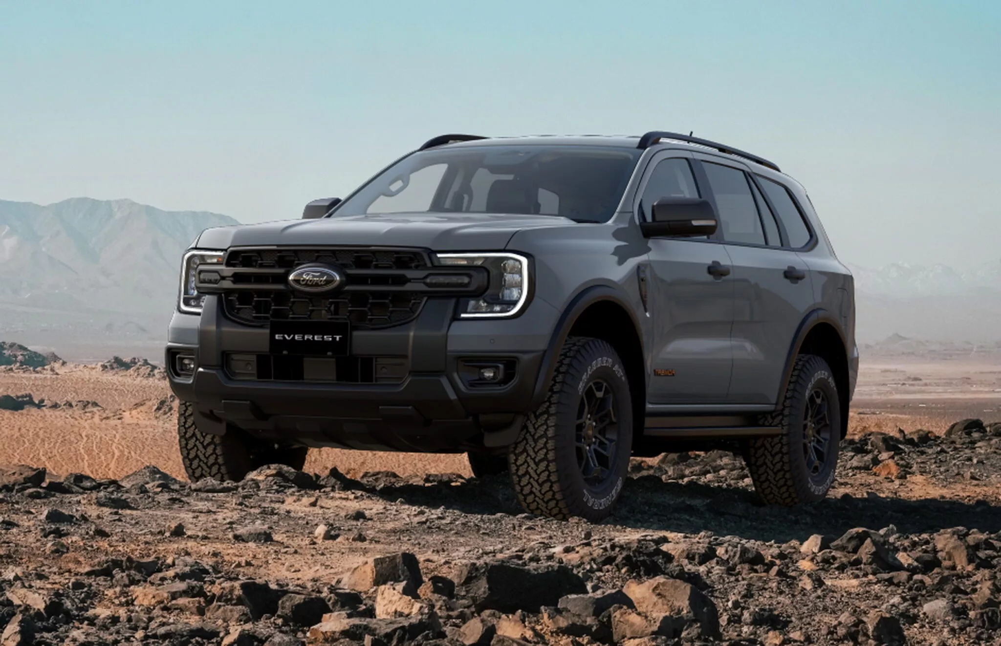 Ford Everest thêm bản chuyên off-road: Giá quy đổi 1,3 tỷ đồng, bánh khủng, máy V6, có chế độ nâng gầm, tăng lực bám- Ảnh 4.