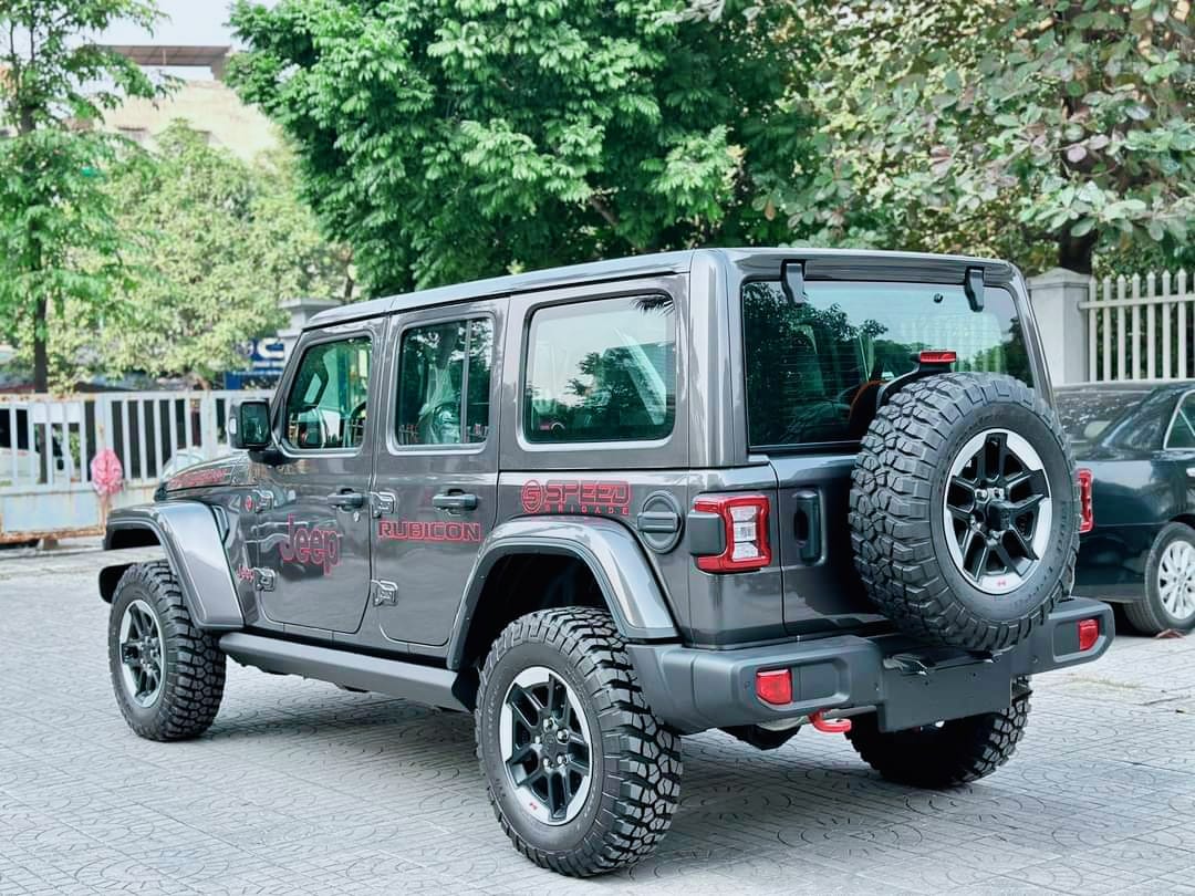 Jeep Wrangler giảm giá lăn bánh kỷ lục gần 800 triệu: Bản cao nhất rẻ hơn Defender 'base' tới 1,2 tỷ đồng- Ảnh 5.