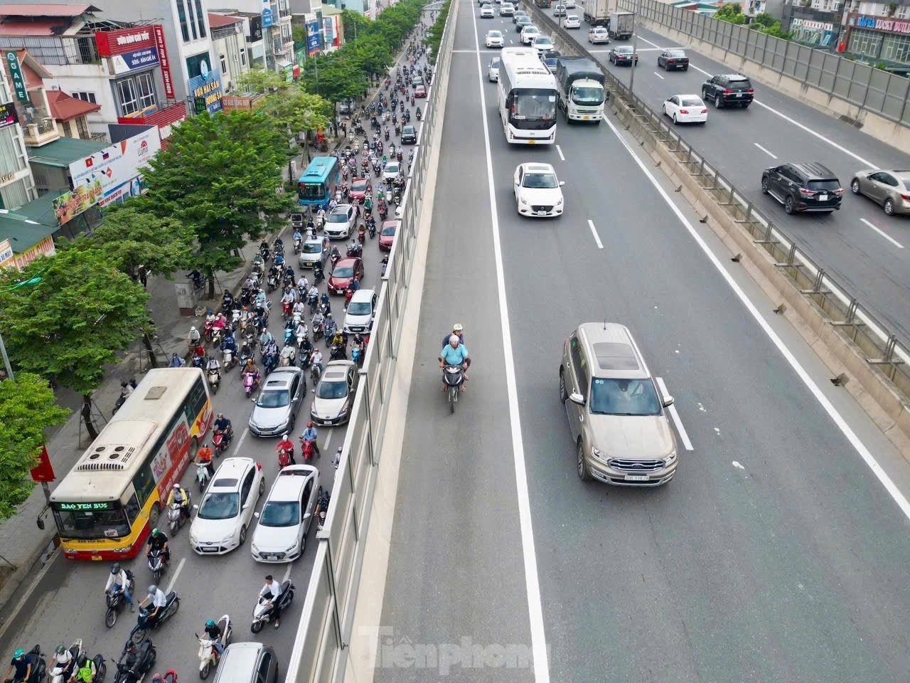 CSGT dùng flycam 'soi' xe vi phạm trên đường Vành đai 3 trên cao, tài xế ngỡ ngàng ký biên bản phạt- Ảnh 8.