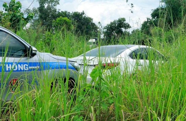 Cảnh sát truy đuổi hơn 20km theo ô tô mang biển số đẹp ở Bình Phước- Ảnh 1.