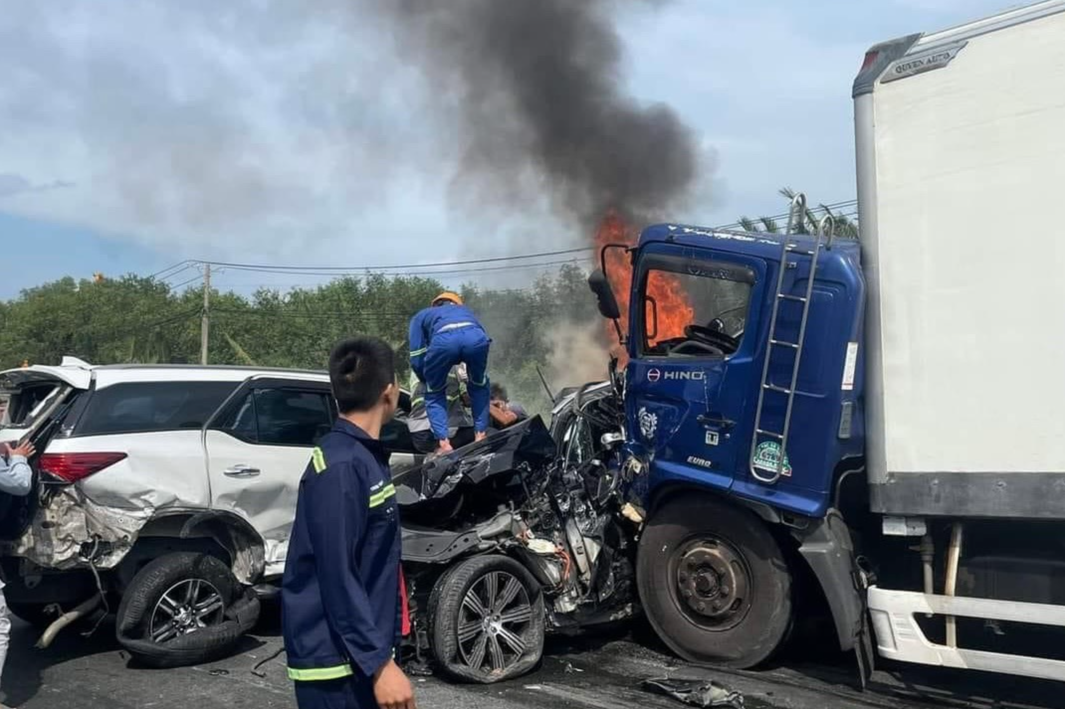 Sau vụ đâm liên hoàn xe trên cầu Phú Mỹ, chuyên gia bảo hiểm nhận định: Chủ xe tải phải bồi thường dù có lỗi hay không- Ảnh 2.