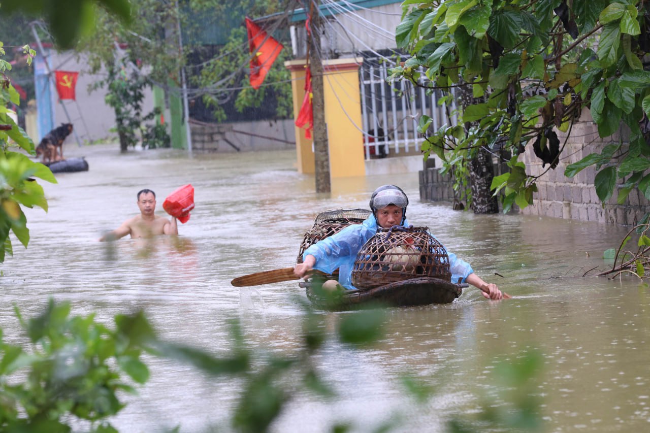 Lũ trên sông Hồng tại Hà Nội đã đạt đỉnh và ngừng dâng, dưới báo động 3- Ảnh 23.