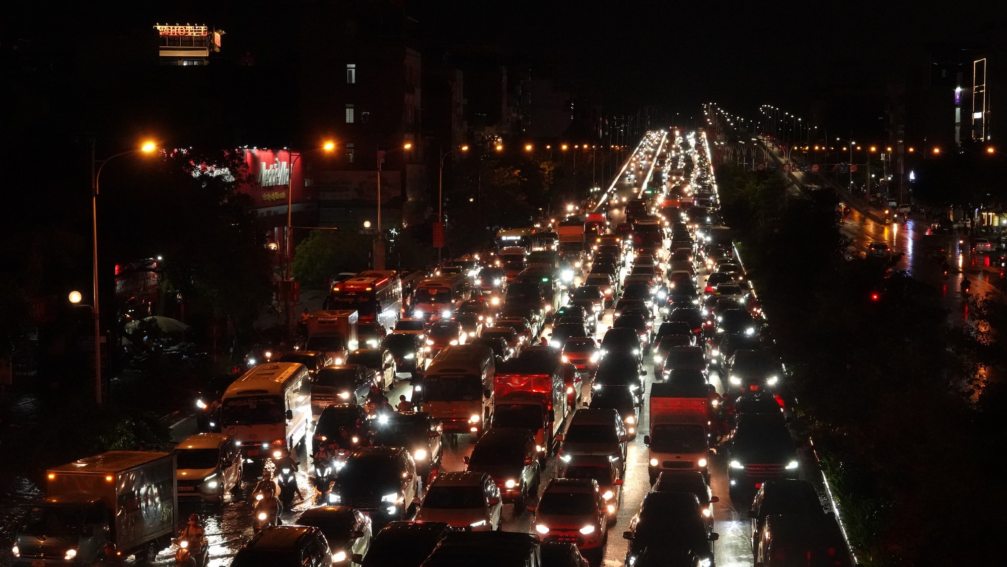 Lũ trên sông Hồng tại Hà Nội đã đạt đỉnh và ngừng dâng, dưới báo động 3- Ảnh 3.