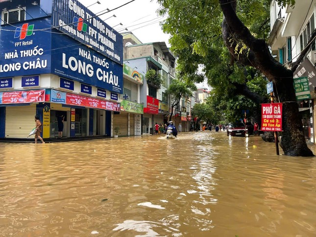 Lũ trên sông Hồng tại Hà Nội đã đạt đỉnh và ngừng dâng, dưới báo động 3- Ảnh 30.