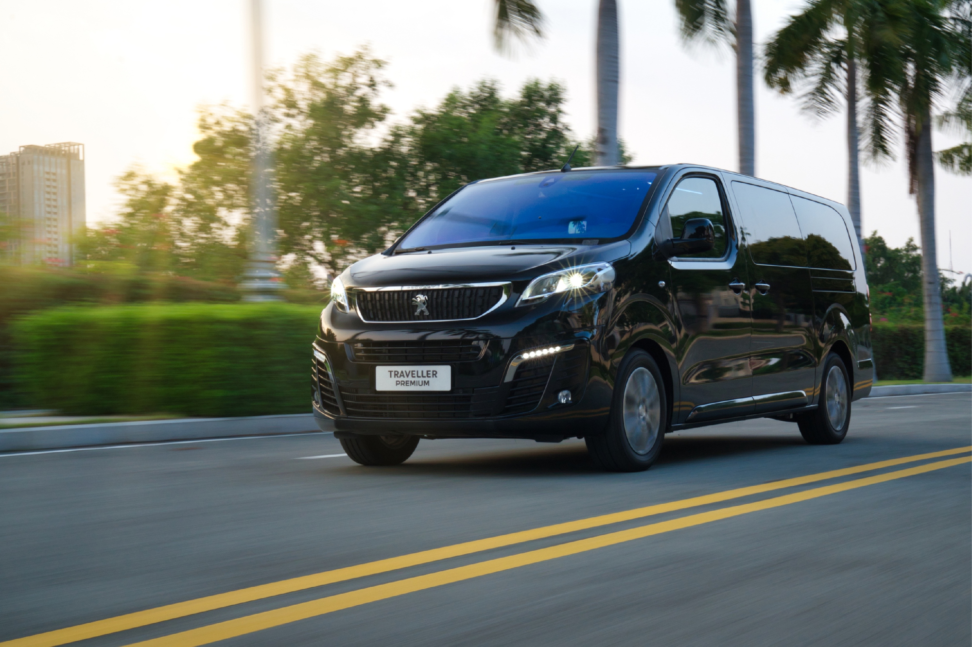 Khám phá khoang nội thất hạng sang của Peugeot Traveller- Ảnh 6.