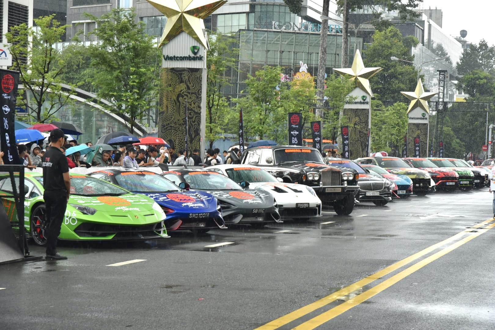 Cận cảnh dàn xe tham gia Gumball 3000: Đủ siêu xe đến siêu SUV, có cả bản giới hạn, bán tải và 2 xe VinFast- Ảnh 1.