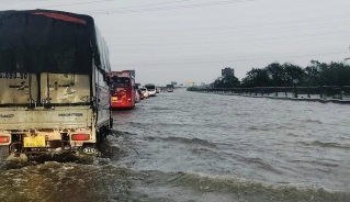 Cao tốc Pháp Vân - Cầu Giẽ hết ngập, ô tô 4 chỗ có thể lưu thông- Ảnh 2.