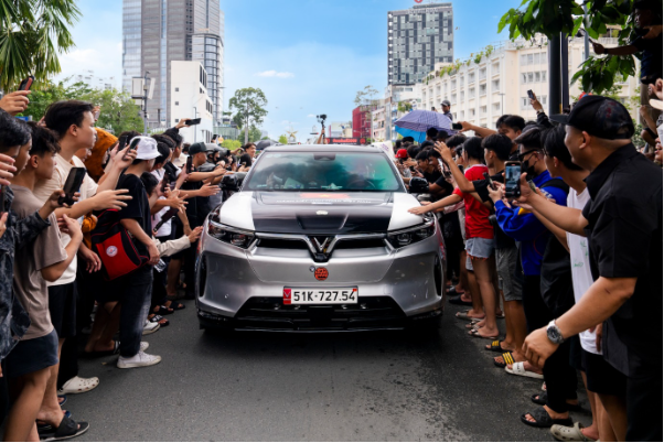 VinFast VF 7 và VF 9 nổi bật trong dàn xe sang tham dự hành trình siêu xe Gumball 3000- Ảnh 4.