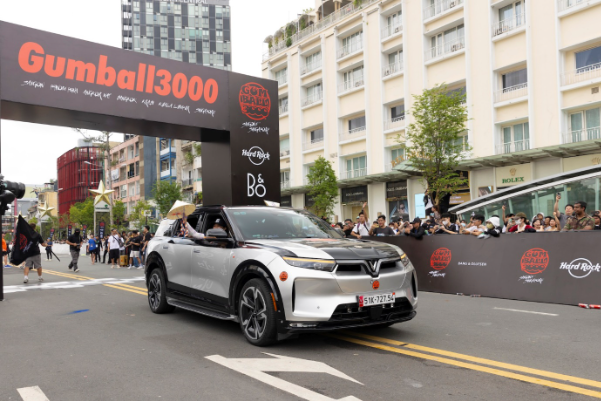 VinFast VF 7 và VF 9 nổi bật trong dàn xe sang tham dự hành trình siêu xe Gumball 3000- Ảnh 6.