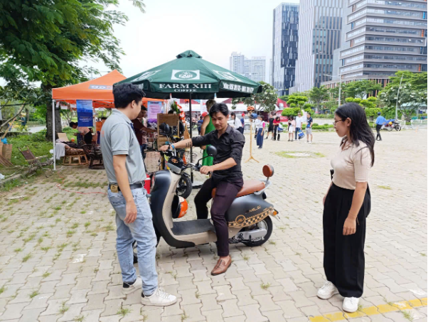 Khách hàng trải nghiệm xe đạp điện AIE Smile tại Vietnam Cycle 2024: 'Êm ái, dễ lái, nhiều công nghệ'- Ảnh 5.