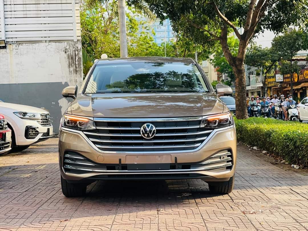 Đu 'trend' cùng các sao Việt, Minh Nhựa tậu VW Viloran Luxury, là chiếc MPV duy nhất trong bộ sưu tập trăm tỷ- Ảnh 4.