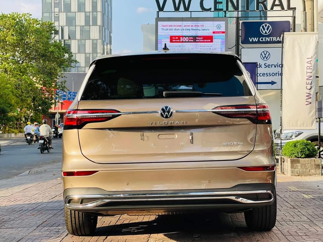 Đu 'trend' cùng các sao Việt, Minh Nhựa tậu VW Viloran Luxury, là chiếc MPV duy nhất trong bộ sưu tập trăm tỷ- Ảnh 6.