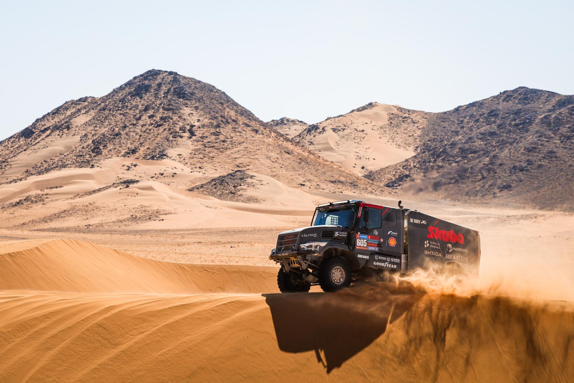 Hành trình không tưởng của giải đua Dakar Rally: 5.000 dặm giữa sa mạc và những mối nguy hiểm luôn rình rập!- Ảnh 7.