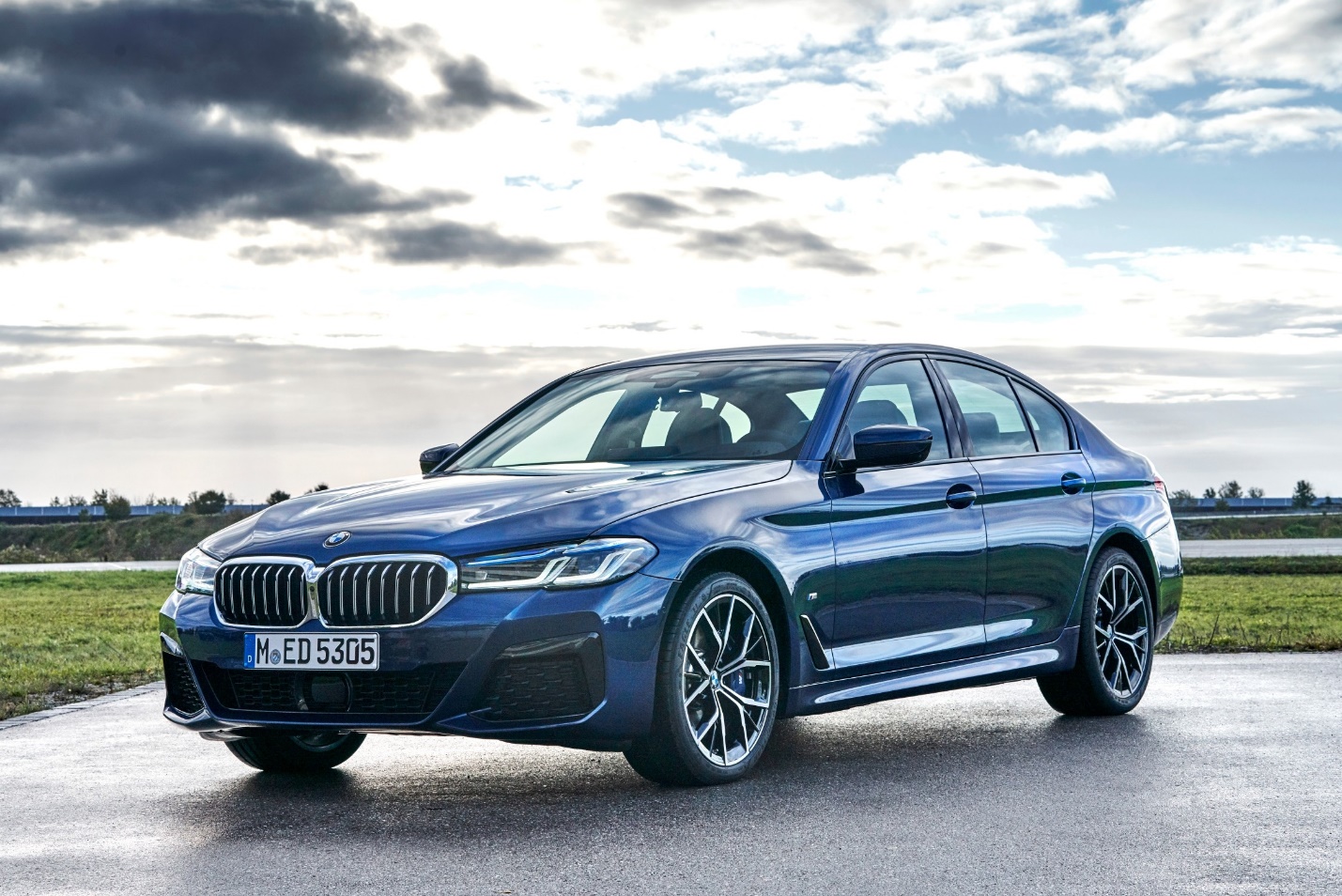 BMW ưu đãi hơn 300 triệu đồng cùng gói bảo dưỡng chính hãng cho khách hàng đón Tết- Ảnh 1. BMW ưu đãi hơn 300 triệu đồng cùng gói bảo dưỡng chính hãng cho khách hàng đón Tết- Ảnh 1.