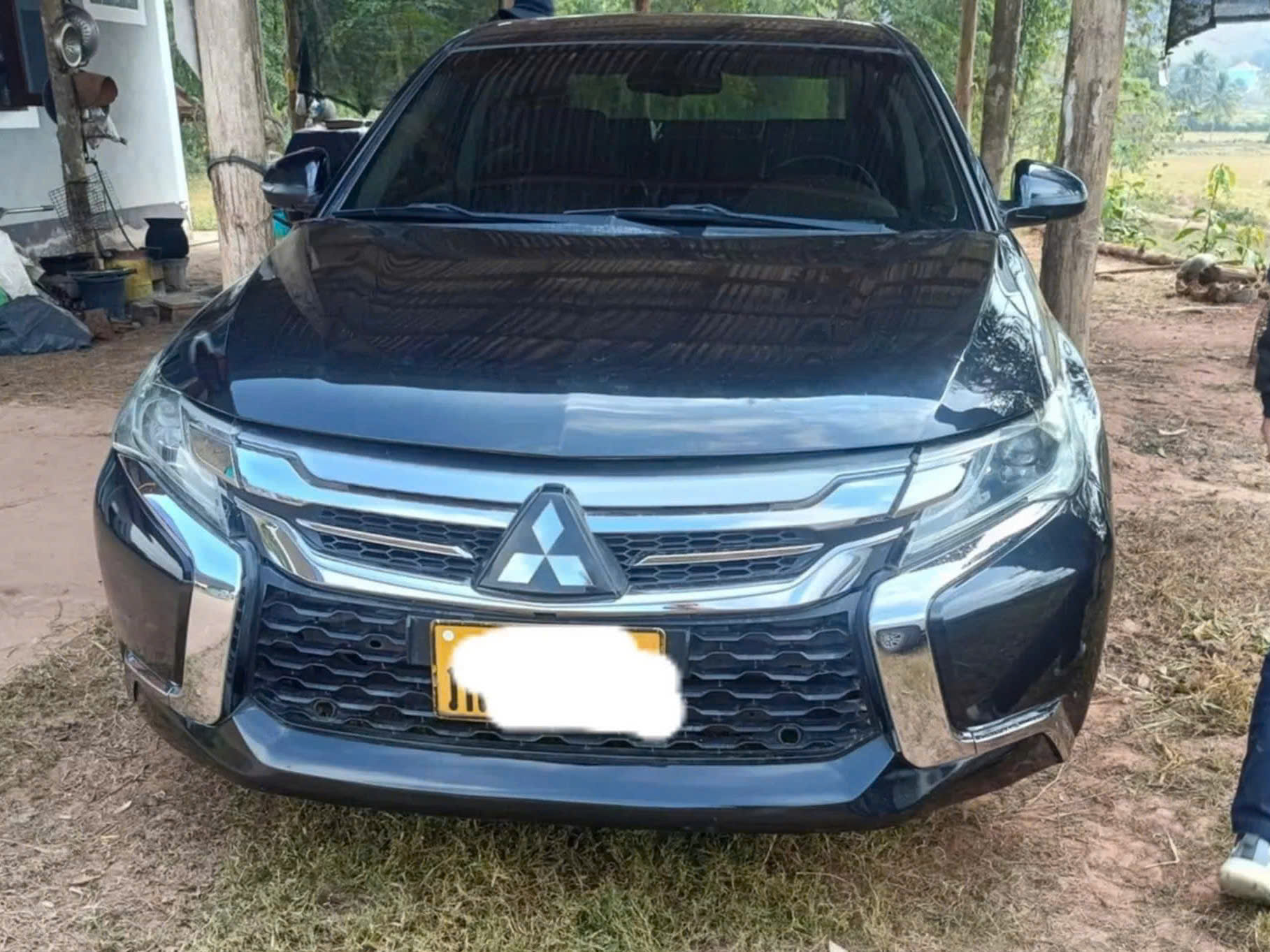 'Dị' như chiếc Mitsubishi Lancer này, sedan nhưng đầu Pajero Sport đuôi Fortuner- Ảnh 3.