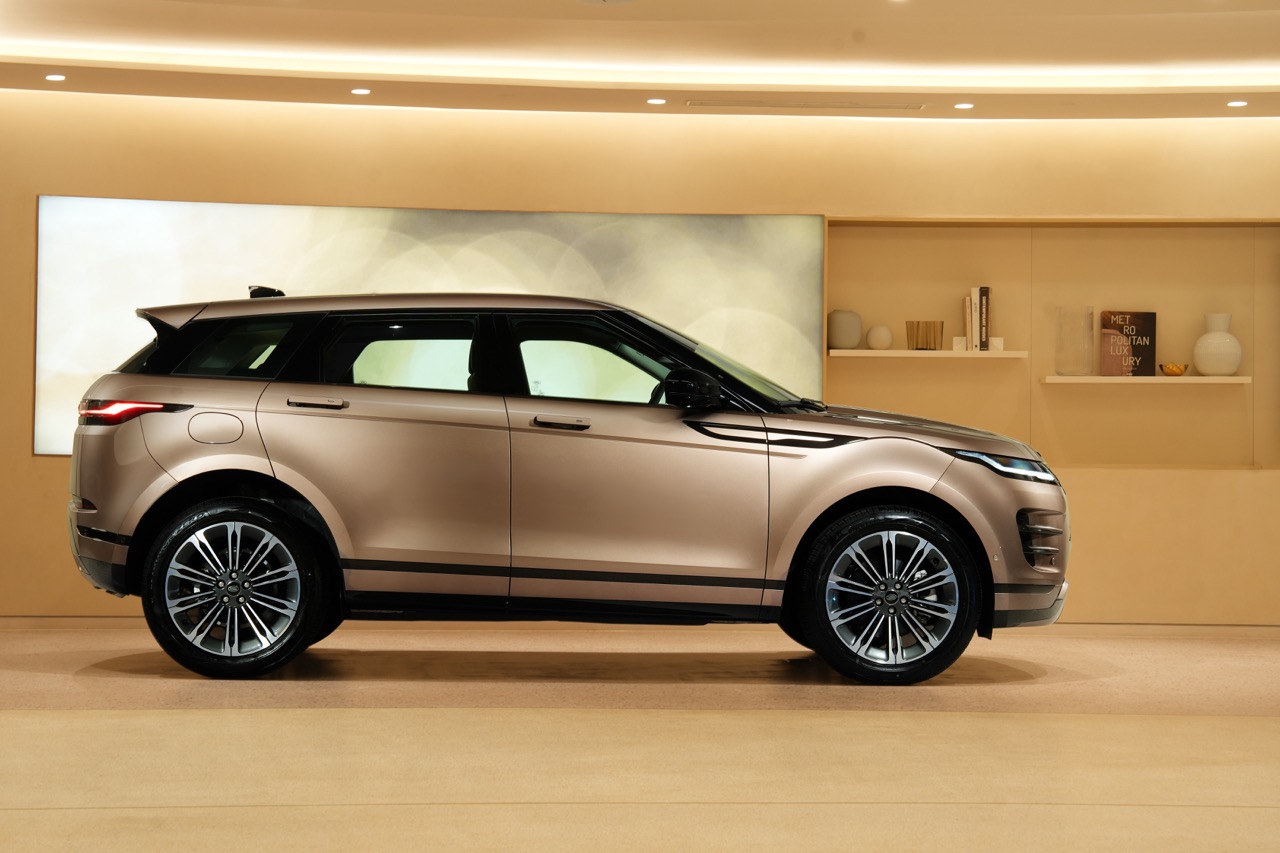 Range Rover Evoque 2025 ra mắt Việt Nam: Giá từ hơn 2,9 tỷ, thiết kế mới tối giản, động cơ hybrid, có AWD- Ảnh 5.