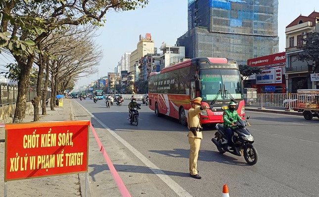 Hà Nội: Nhiều tài xế xe nhận trát phạt trước Tết- Ảnh 2.