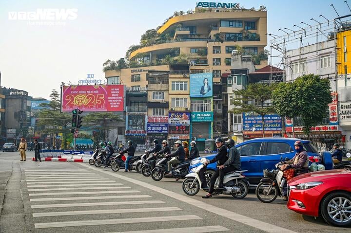 Cố tình đi ngược chiều, tài xế hối hận vì bị phạt tiền bằng cả tháng lương- Ảnh 2.