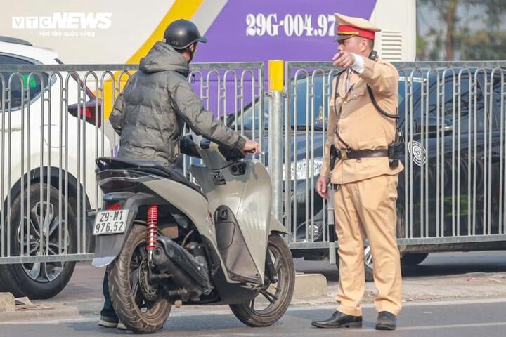 Cố tình đi ngược chiều, tài xế hối hận vì bị phạt tiền bằng cả tháng lương- Ảnh 14.