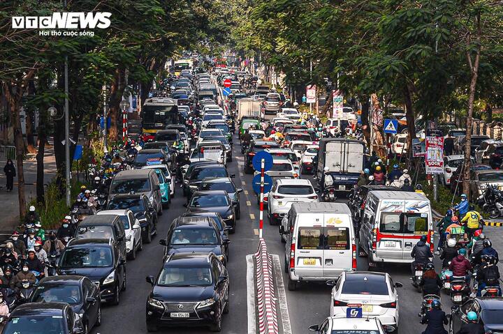 Vì kẹt xe, tôi có thêm 3 tiếng tự học mỗi ngày- Ảnh 1. Vì kẹt xe, tôi có thêm 3 tiếng tự học mỗi ngày- Ảnh 1.