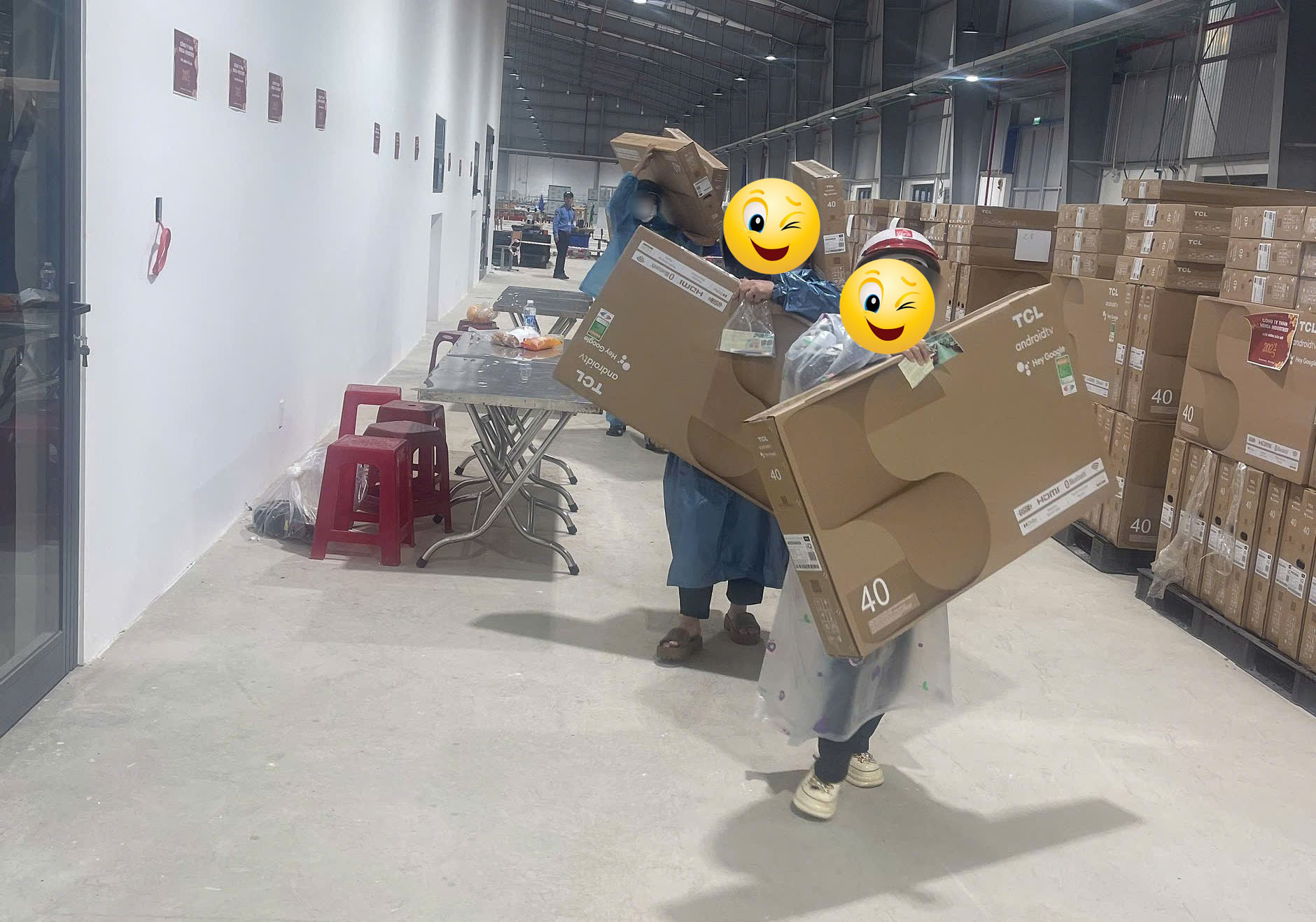 Đại hội "chở Tết về nhà" 2025 bắt đầu: Những chiếc xe chất đầy quà "cháy phố", vui nhưng cần lưu ý điều này kẻo mất vui!- Ảnh 7. Đại hội "chở Tết về nhà" 2025 bắt đầu: Những chiếc xe chất đầy quà "cháy phố", vui nhưng cần lưu ý điều này kẻo mất vui!- Ảnh 7.