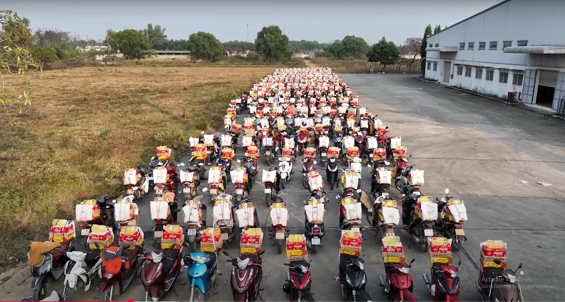 Đại hội "chở Tết về nhà" 2025 bắt đầu: Những chiếc xe chất đầy quà "cháy phố", vui nhưng cần lưu ý điều này kẻo mất vui!- Ảnh 3. Đại hội "chở Tết về nhà" 2025 bắt đầu: Những chiếc xe chất đầy quà "cháy phố", vui nhưng cần lưu ý điều này kẻo mất vui!- Ảnh 3.