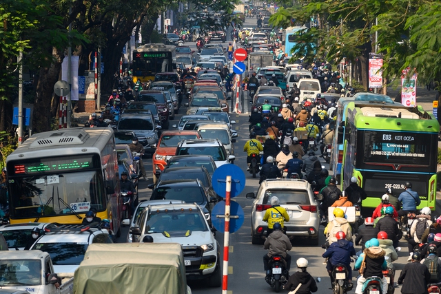 Gọi xe công nghệ những ngày cận Tết: Khách chờ mòn mỏi, tài xế giãi bày nỗi khổ phải tắt app- Ảnh 1.