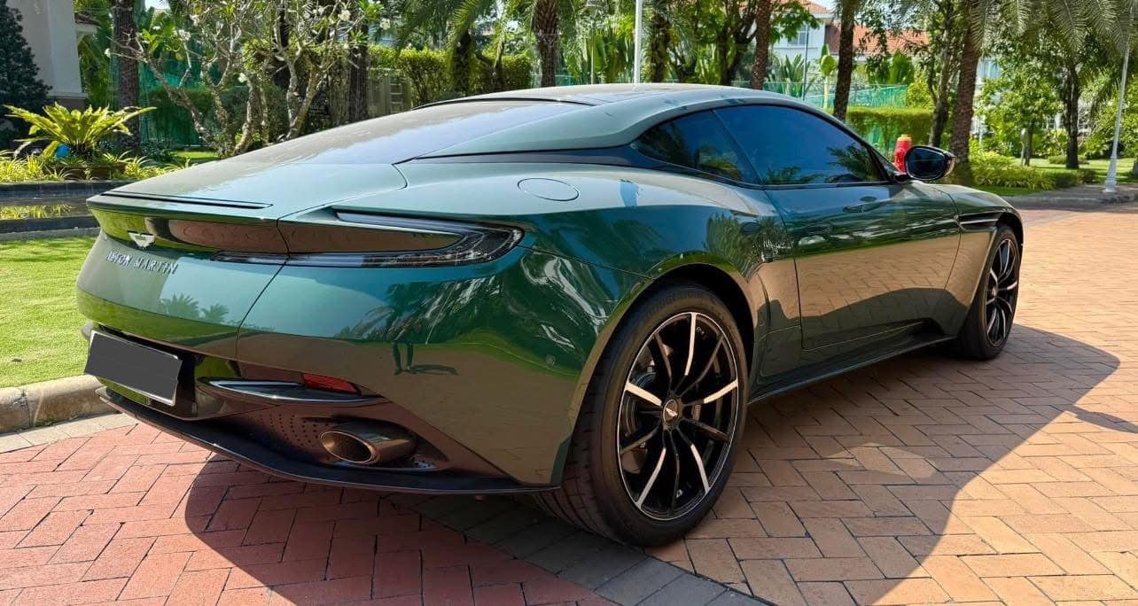 Rao Aston Martin DB11 gần như mới tinh, người bán chia sẻ: ‘Lăn bánh 19 tỷ giờ bán lại còn hơn 13 tỷ’- Ảnh 9.