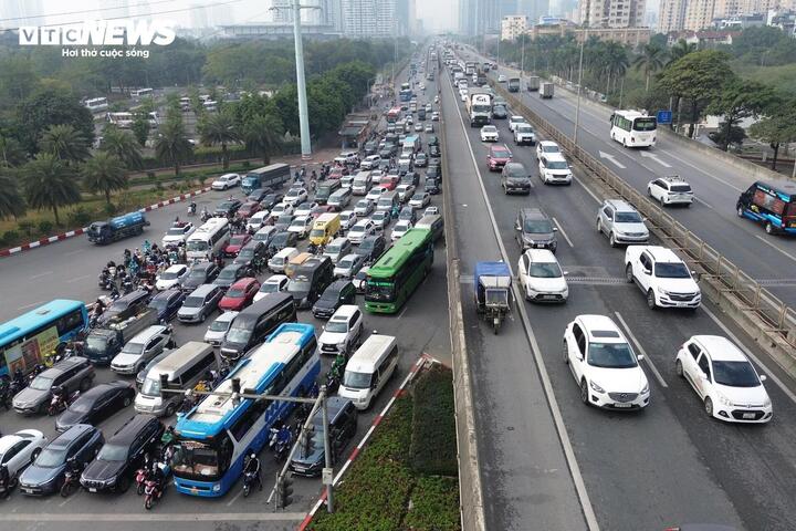 Tạm thời cho ô tô vào làn khẩn cấp trên Vành đai 3 Hà Nội để giảm ùn tắc- Ảnh 1.