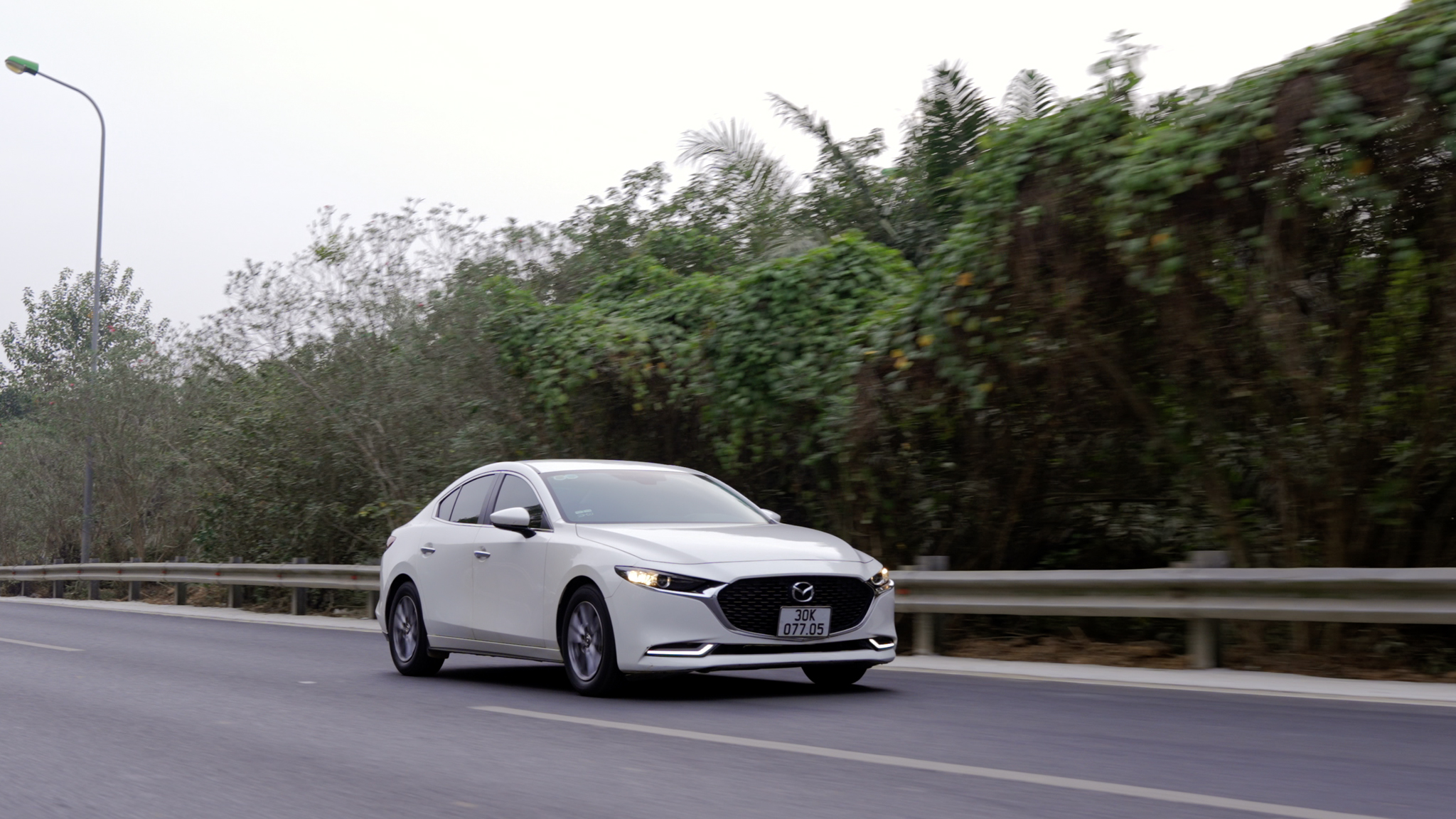 Ra Tết, sắm xe hạng B hay cố thêm chút để lấy Mazda3 Luxury, video này sẽ cho bạn câu trả lời!- Ảnh 17.