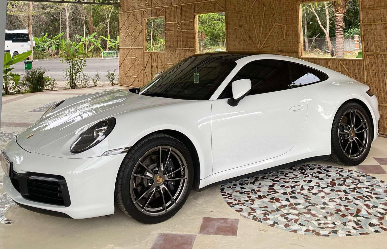 Porsche 911 bán lại giá 6,5 tỷ đồng: Mỗi năm lăn bánh hơn 1.000km, riêng option hết 1 tỷ- Ảnh 2.