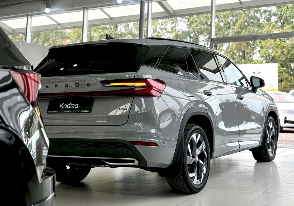 Đại lý báo Skoda Kodiaq 2025 giá tạm tính 1,6 tỷ, giao trước Tết: Có bản thể thao, thêm công nghệ cạnh tranh Santa Fe- Ảnh 6.