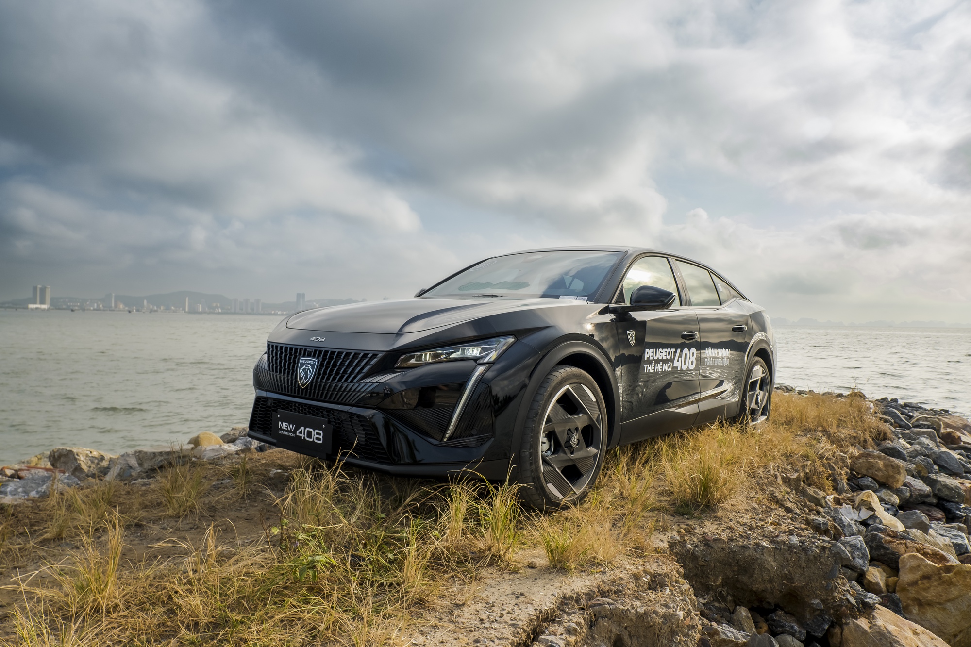 Peugeot 408 - "Làn gió mới" mang đến trải nghiệm khác biệt cho khách hàng trẻ- Ảnh 2. Peugeot 408 - "Làn gió mới" mang đến trải nghiệm khác biệt cho khách hàng trẻ- Ảnh 2.