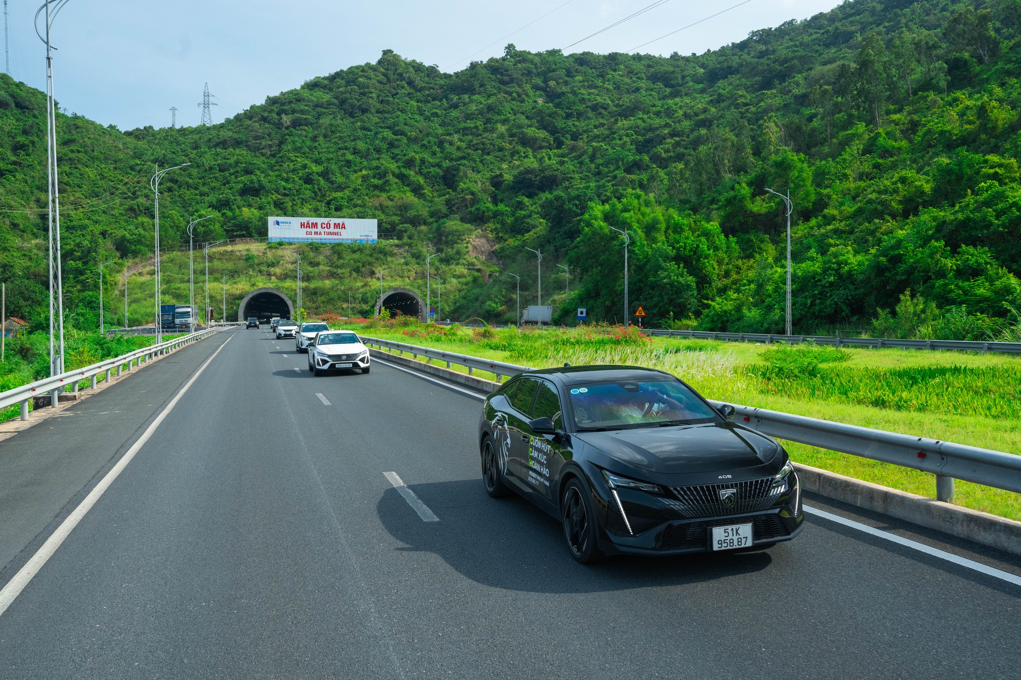 Peugeot 408 - "Làn gió mới" mang đến trải nghiệm khác biệt cho khách hàng trẻ- Ảnh 6. Peugeot 408 - "Làn gió mới" mang đến trải nghiệm khác biệt cho khách hàng trẻ- Ảnh 6.