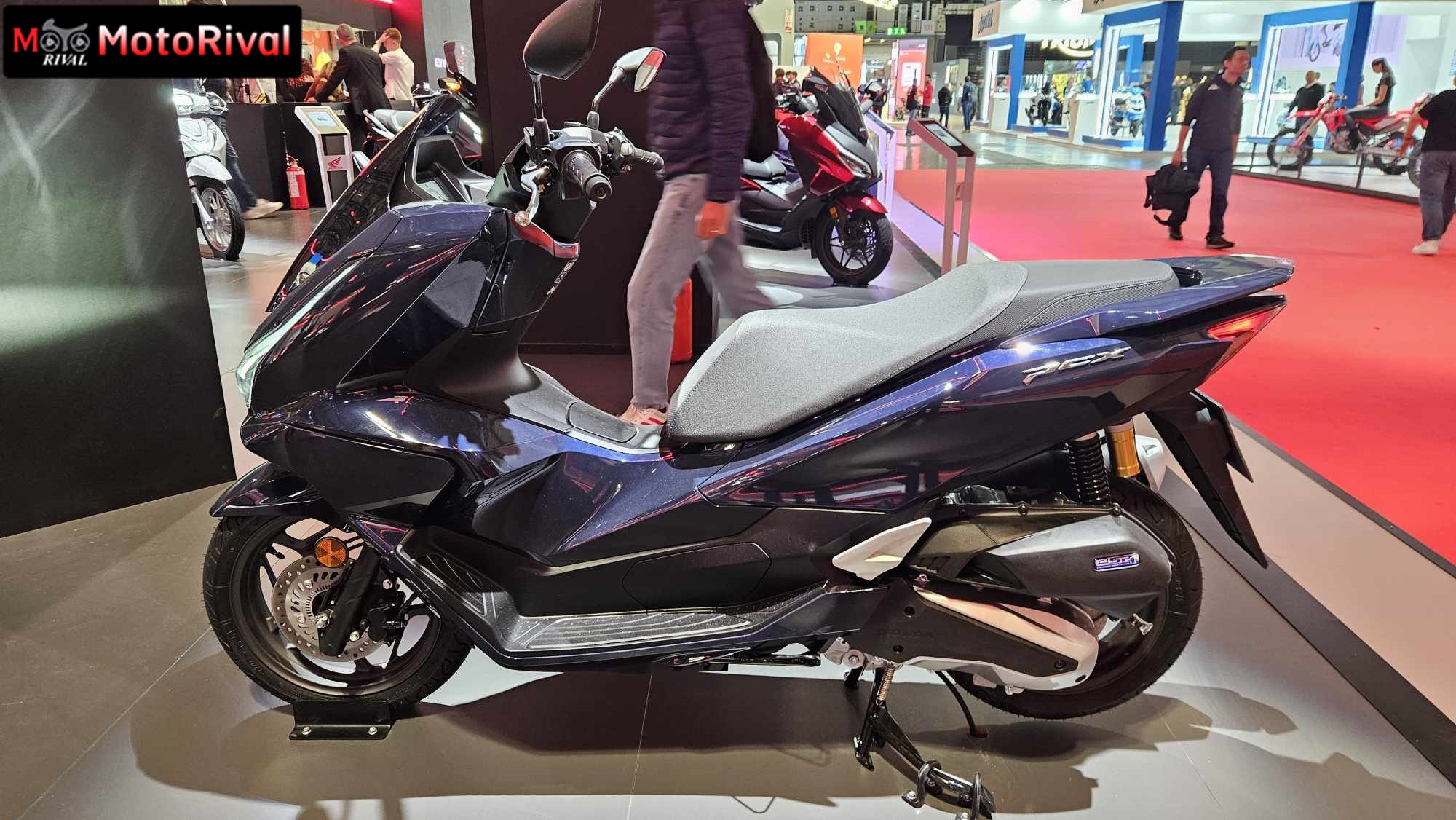 "Vua xe ga" của Honda xuất hiện tại Việt Nam, giá bán chính thức vẫn là ẩn số- Ảnh 9. "Vua xe ga" của Honda xuất hiện tại Việt Nam, giá bán chính thức vẫn là ẩn số- Ảnh 9.