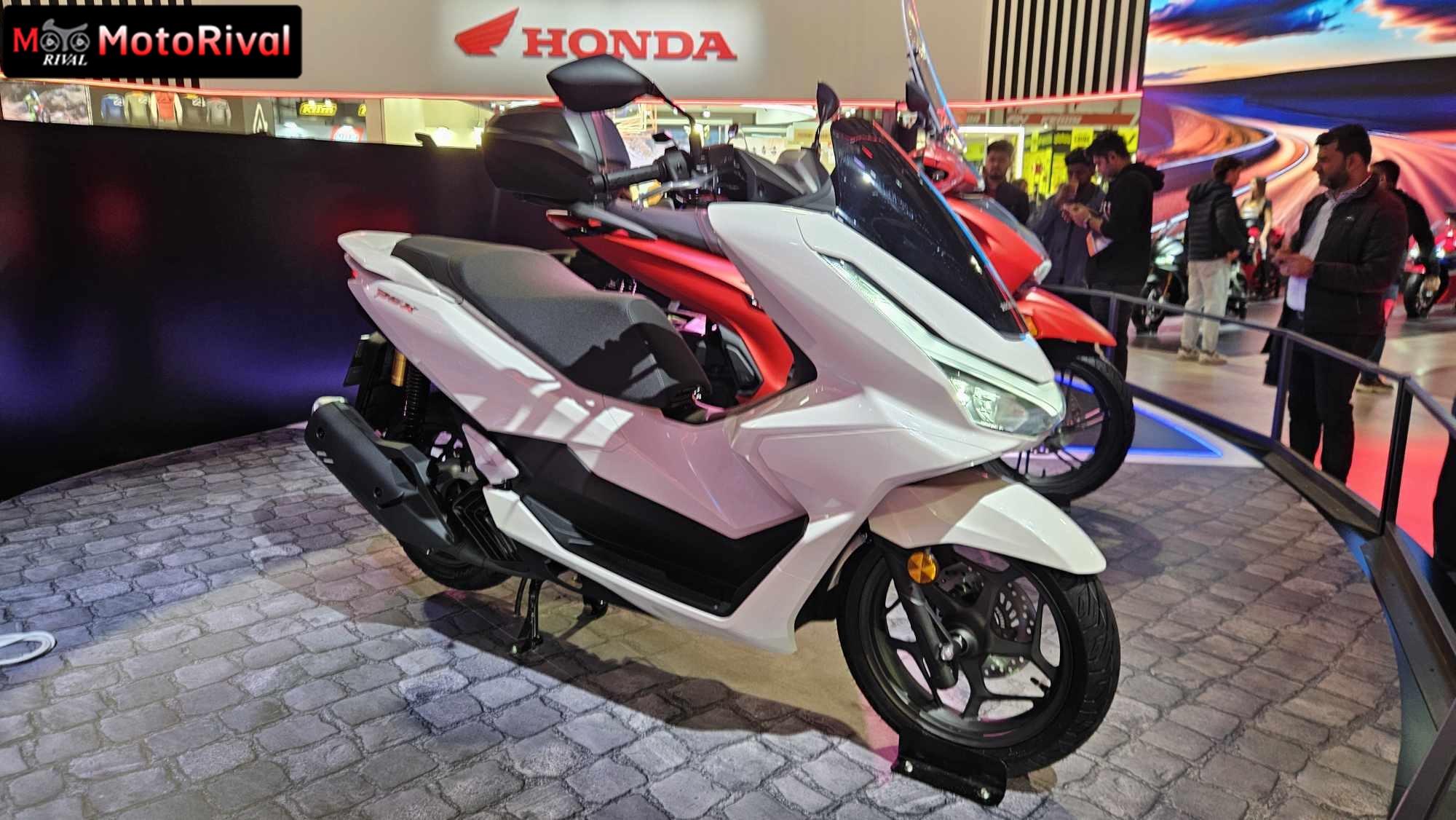 "Vua xe ga" của Honda xuất hiện tại Việt Nam, giá bán chính thức vẫn là ẩn số- Ảnh 2. "Vua xe ga" của Honda xuất hiện tại Việt Nam, giá bán chính thức vẫn là ẩn số- Ảnh 2.