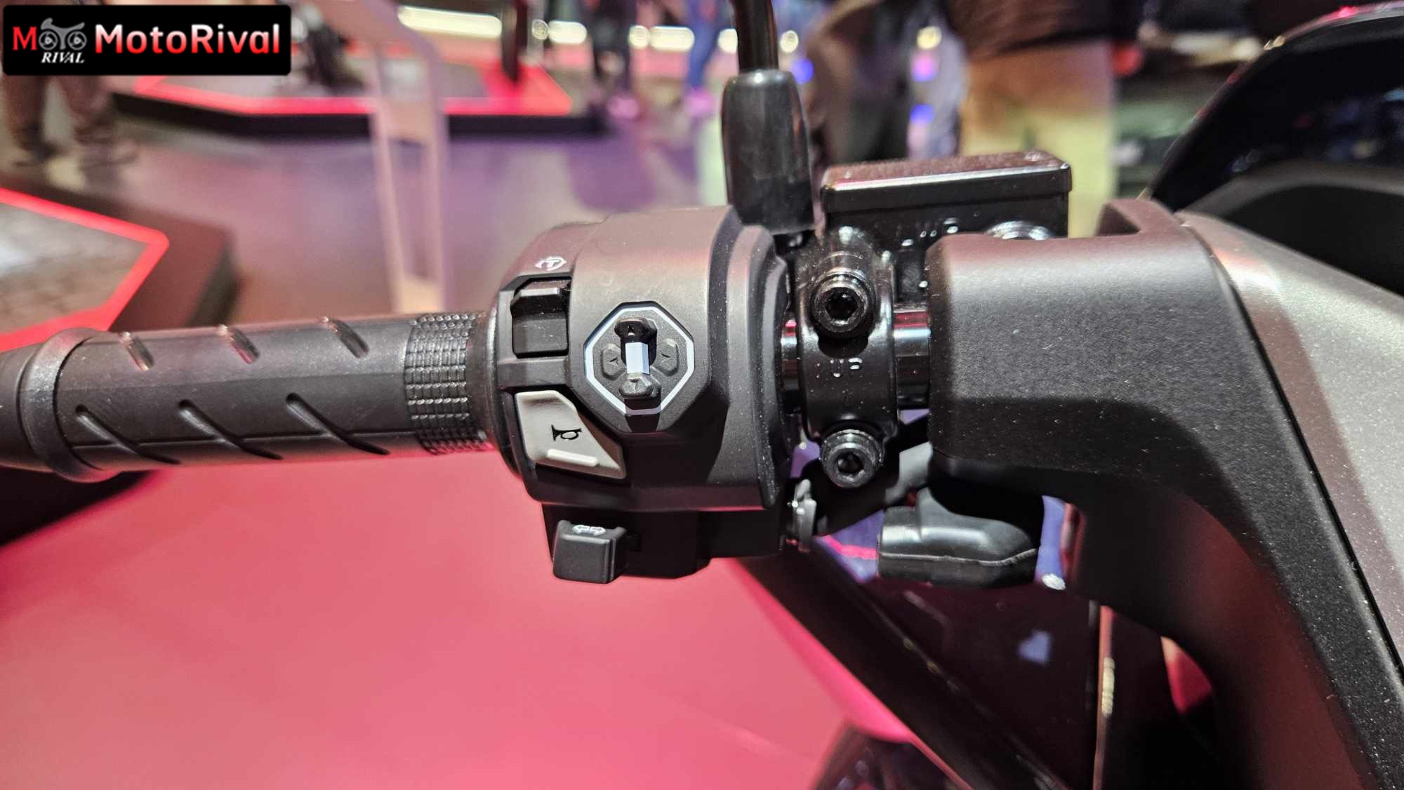 "Vua xe ga" của Honda xuất hiện tại Việt Nam, giá bán chính thức vẫn là ẩn số- Ảnh 7. "Vua xe ga" của Honda xuất hiện tại Việt Nam, giá bán chính thức vẫn là ẩn số- Ảnh 7.
