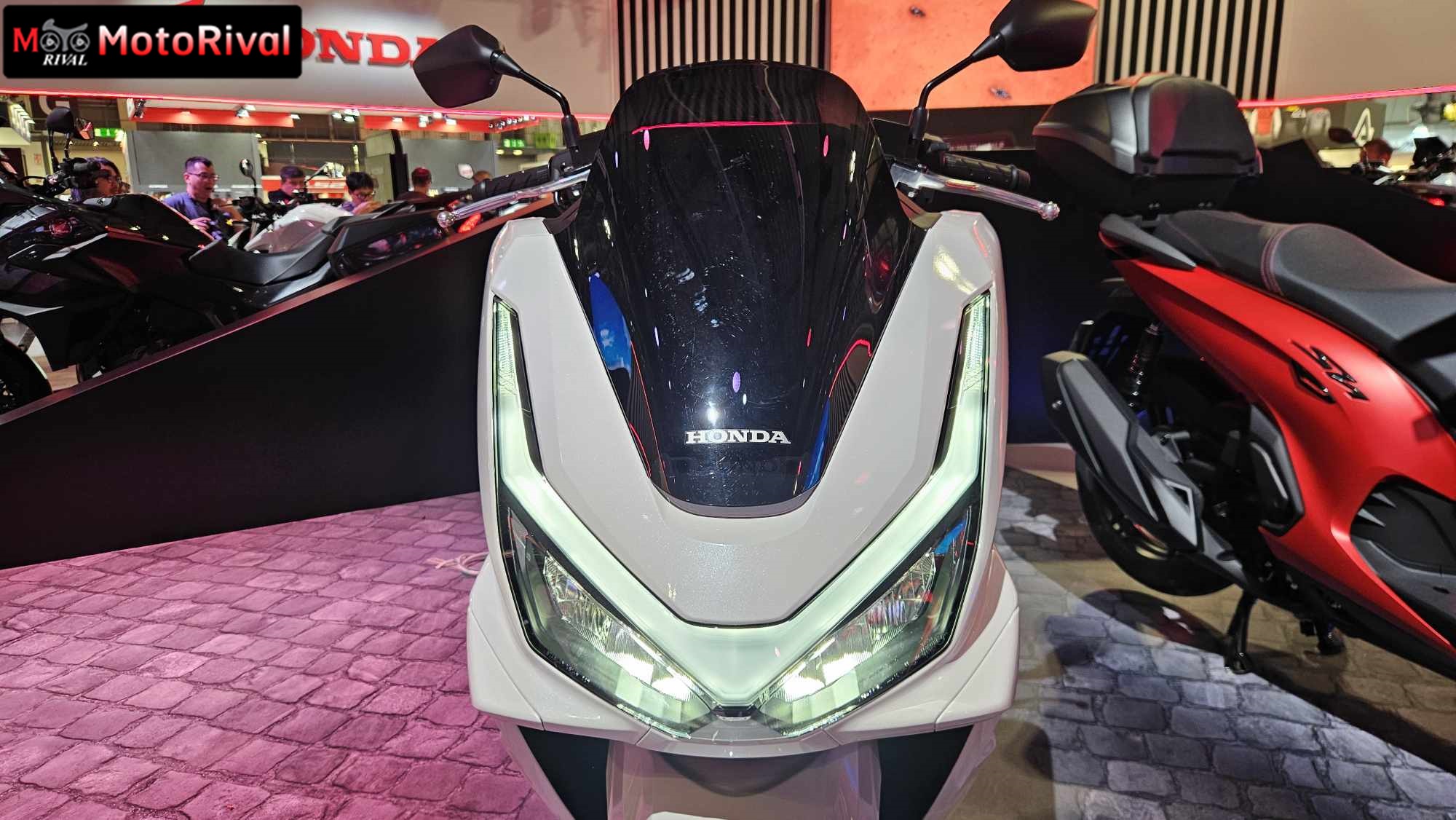 "Vua xe ga" của Honda xuất hiện tại Việt Nam, giá bán chính thức vẫn là ẩn số- Ảnh 3. "Vua xe ga" của Honda xuất hiện tại Việt Nam, giá bán chính thức vẫn là ẩn số- Ảnh 3.
