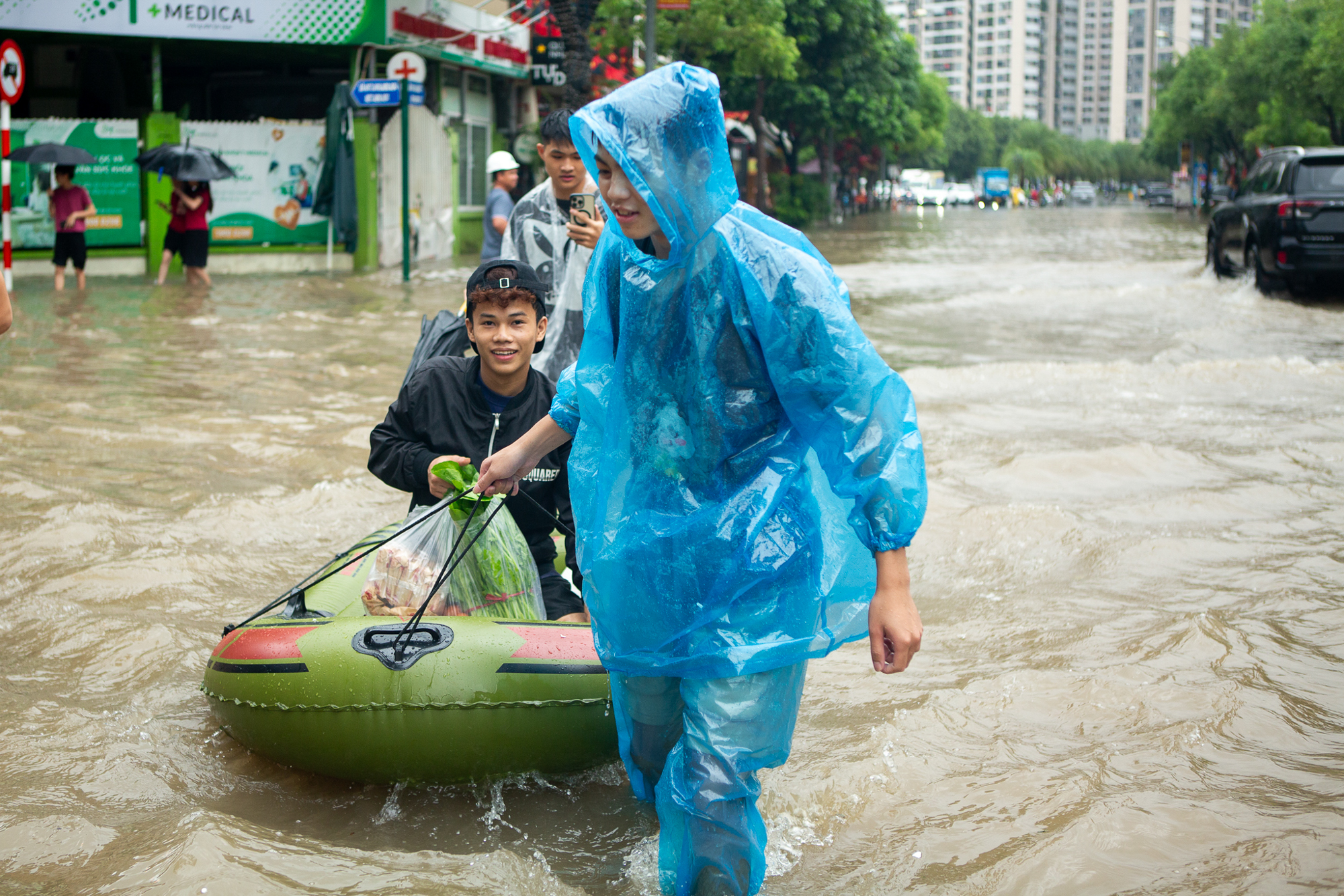 Thay bạn xem nhà ngày mưa bão: Geleximco hoá làng chài, Vinhomes Smart City vẫn thông thoáng- Ảnh 2.