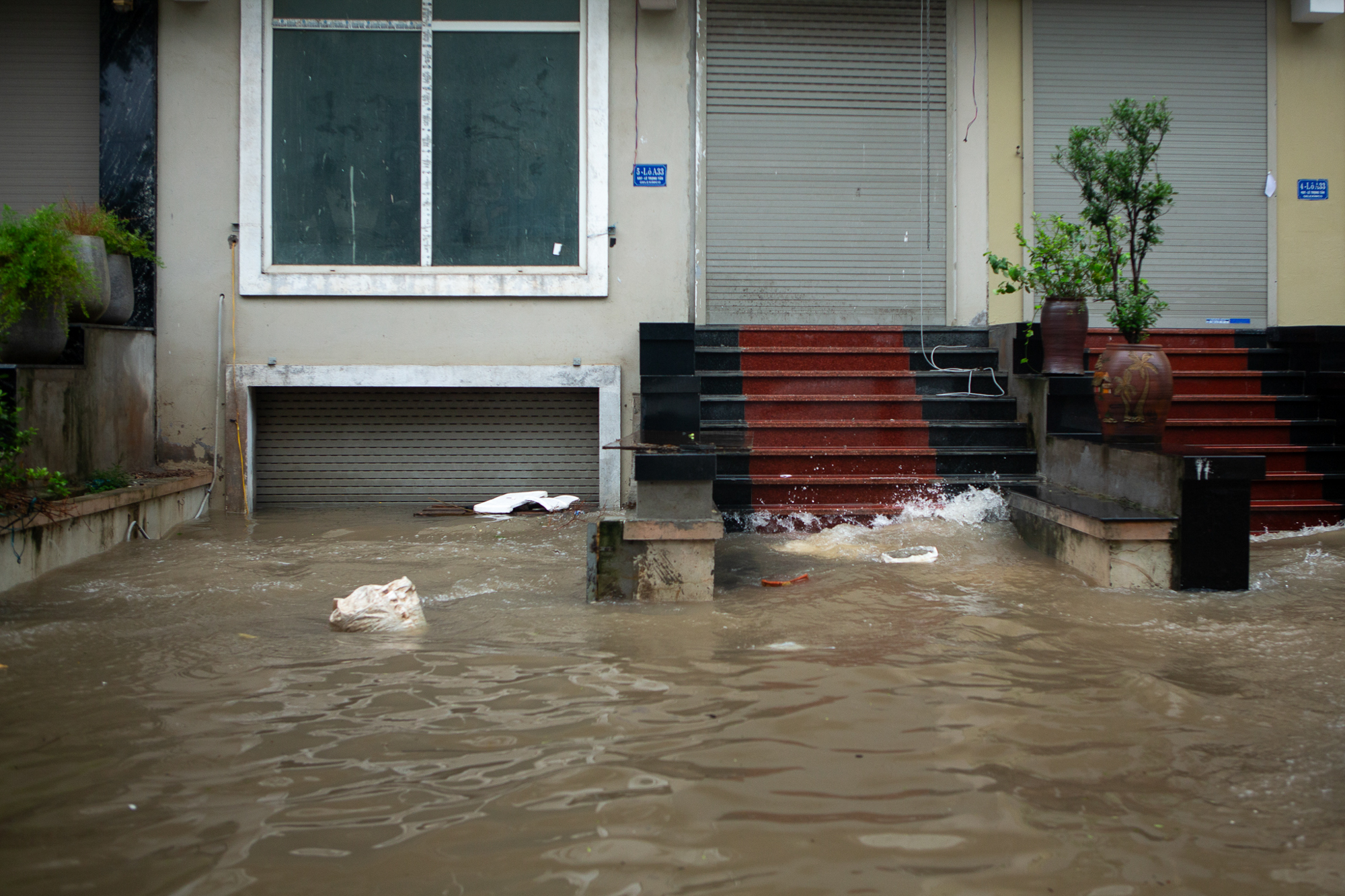 Thay bạn xem nhà ngày mưa bão: Geleximco hoá làng chài, Vinhomes Smart City vẫn thông thoáng- Ảnh 4.