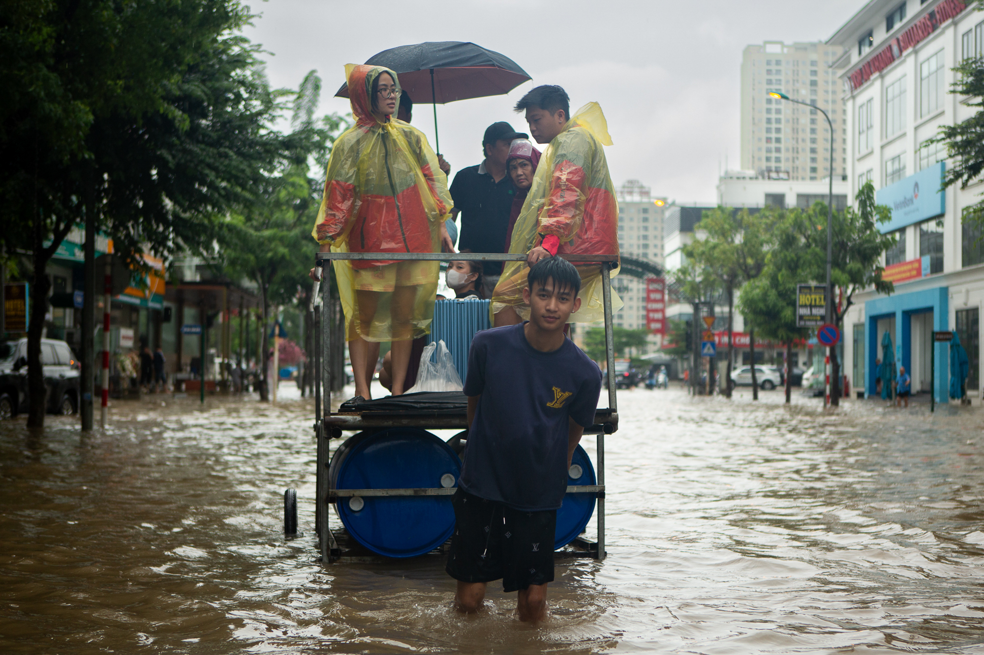 Thay bạn xem nhà ngày mưa bão: Geleximco hoá làng chài, Vinhomes Smart City vẫn thông thoáng- Ảnh 5.