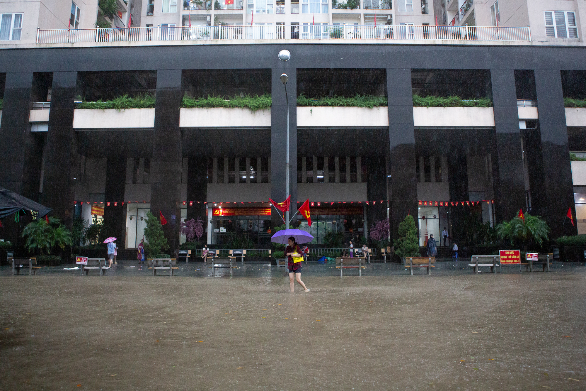 Thay bạn xem nhà ngày mưa bão: Geleximco hoá làng chài, Vinhomes Smart City vẫn thông thoáng- Ảnh 7.