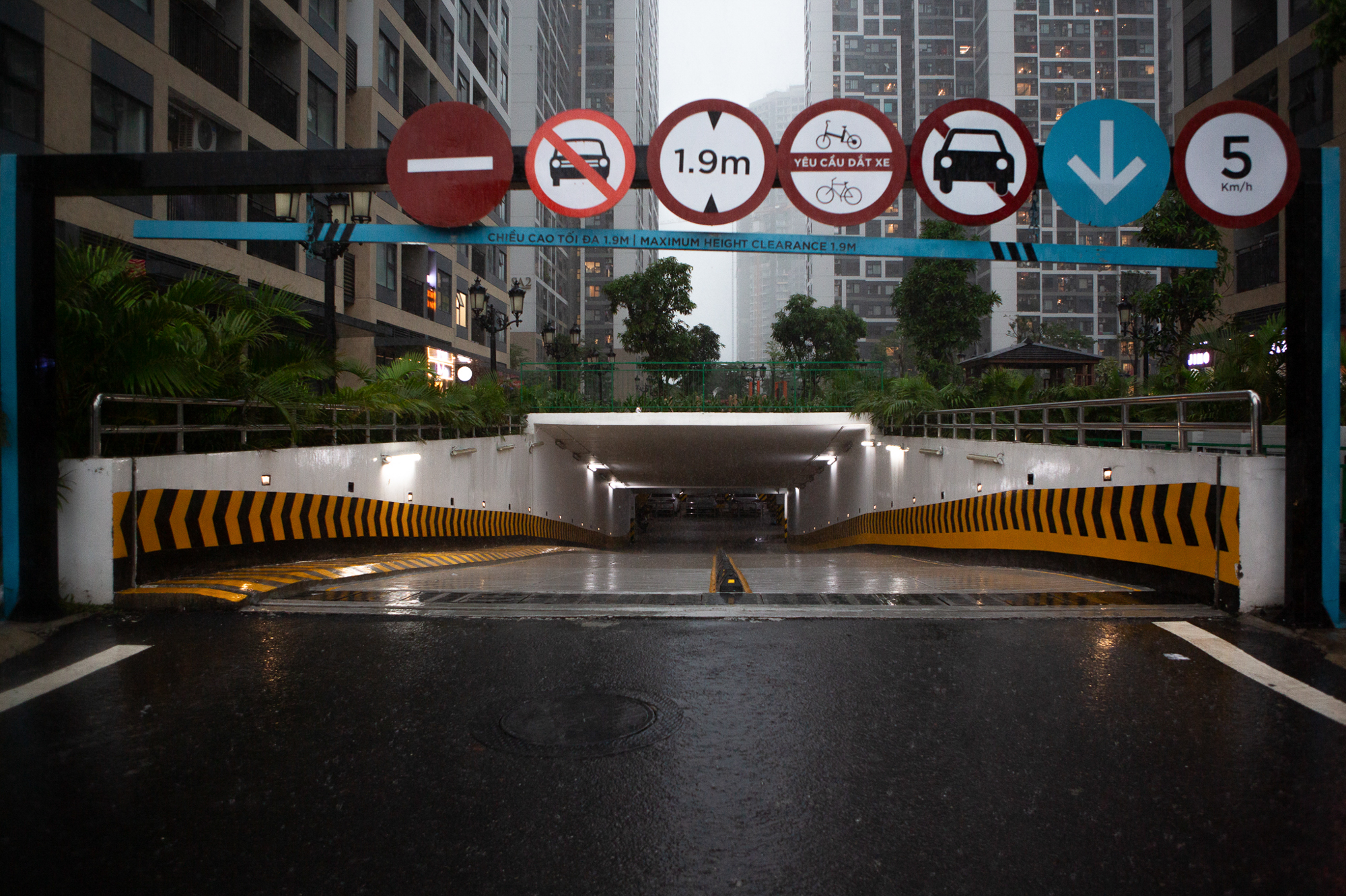 Thay bạn xem nhà ngày mưa bão: Geleximco hoá làng chài, Vinhomes Smart City vẫn thông thoáng- Ảnh 10.