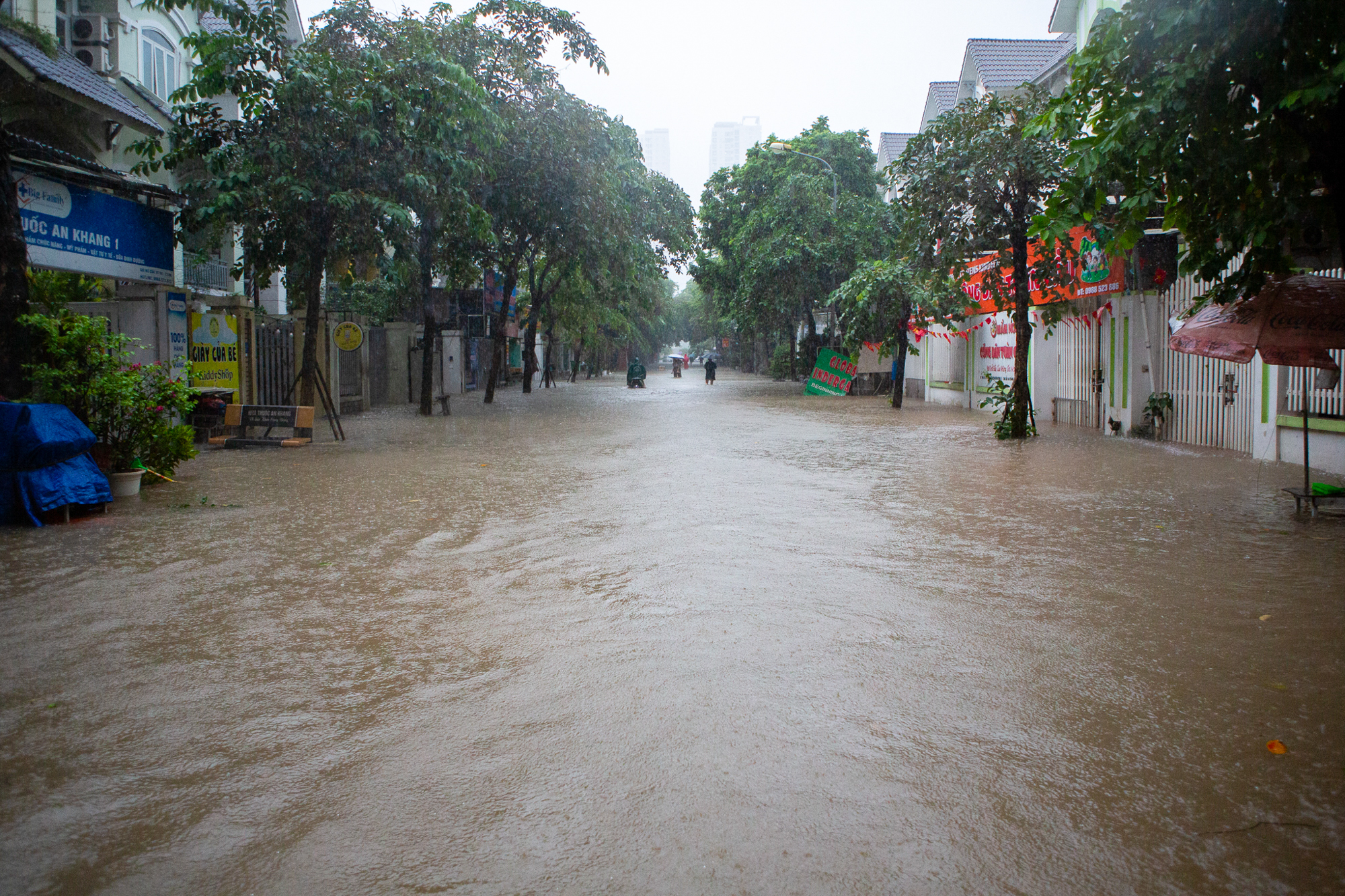 Thay bạn xem nhà ngày mưa bão: Geleximco hoá làng chài, Vinhomes Smart City vẫn thông thoáng- Ảnh 12.