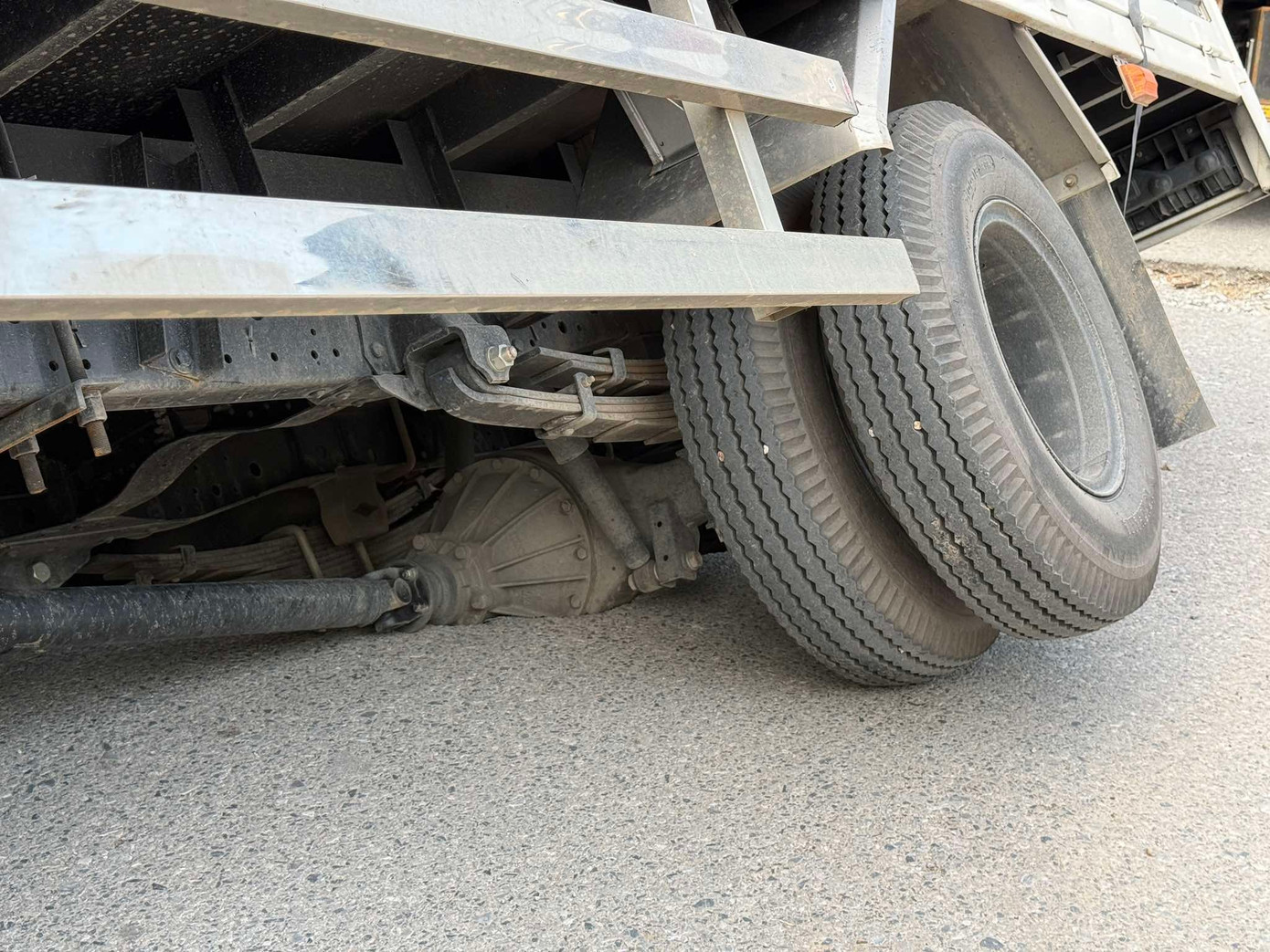 Xe tải sụp 'hố tử thần' ở Hà Nội- Ảnh 2.