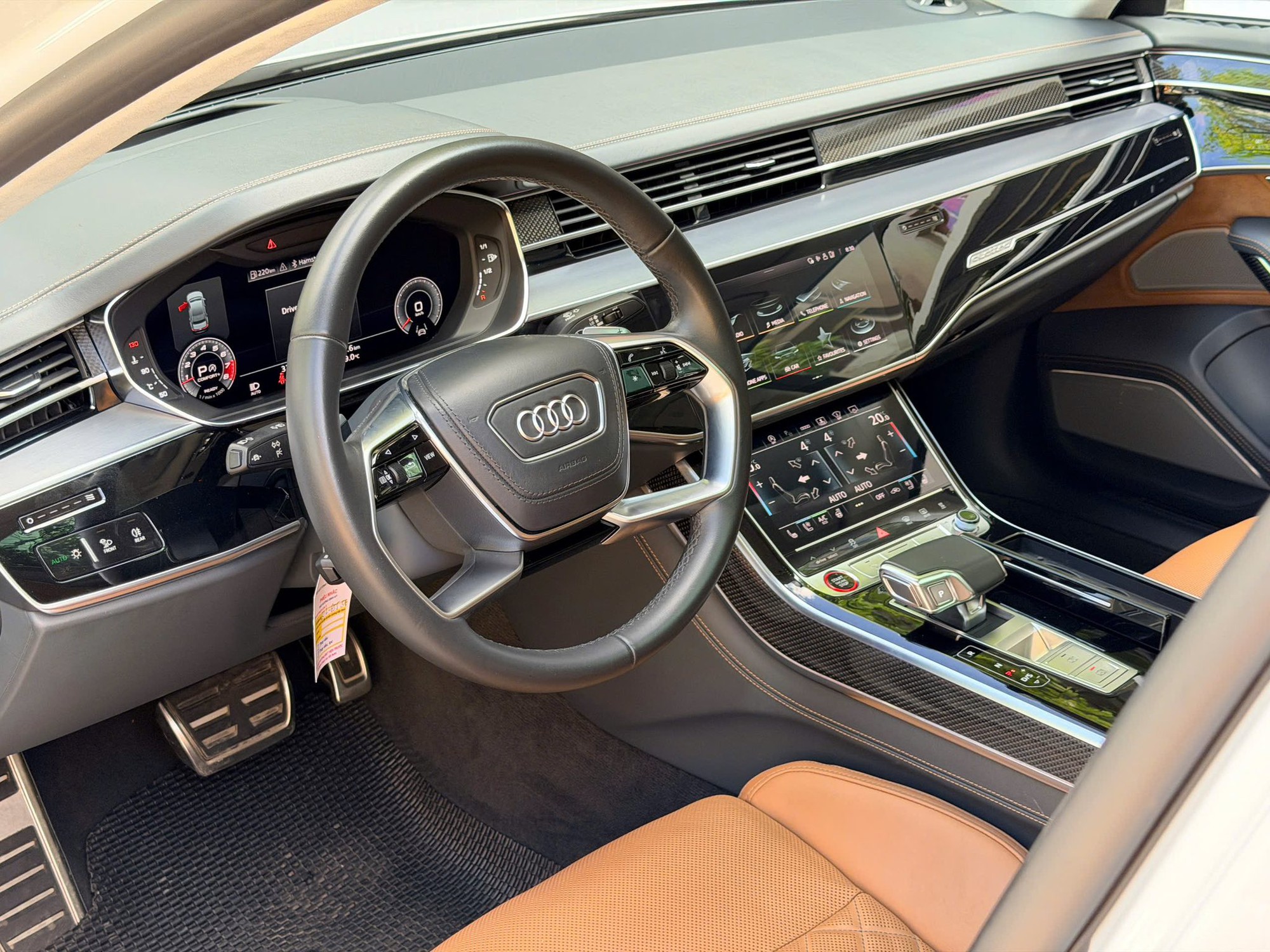 Hàng hiếm Audi S8 cũ rao bán: Giá chưa đến 5 tỷ đồng nhưng có trải nghiệm của siêu xe, người bán khẳng định 'tạm quên S-Class và 7 Series'- Ảnh 3. Hàng hiếm Audi S8 cũ rao bán: Giá chưa đến 5 tỷ đồng nhưng có trải nghiệm của siêu xe, người bán khẳng định 'tạm quên S-Class và 7 Series'- Ảnh 3.
