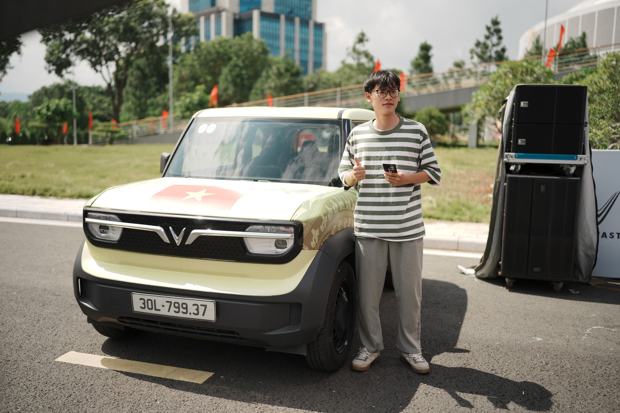 Chuyển đổi xanh ngay từ chiếc ô tô đầu tiên: Người trẻ háo hức chào đón xe điện- Ảnh 5.