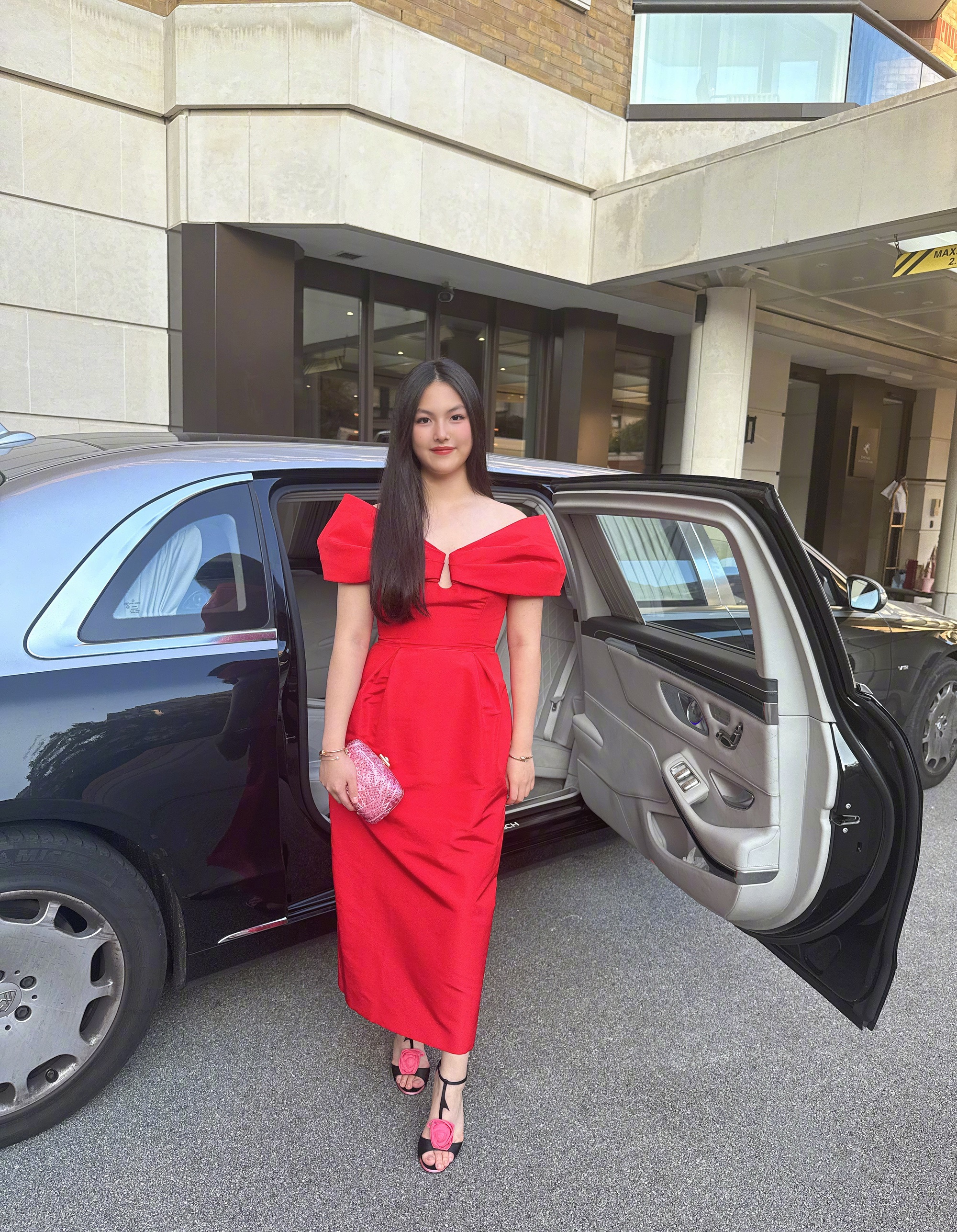 Con gái MC giàu nhất showbiz 15 tuổi đã có Rolls-Royce riêng, sinh nhật 16 tuổi ngồi Maybach 60 tỷ đồng: Bố mẹ tiết lộ 1 điều gây ngỡ ngàng- Ảnh 2.
